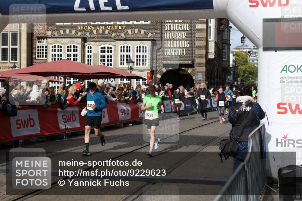 05.10.2025 - 20. swb-Marathon Bremen Yannick Fuchs http://msf.ph/oto/9229623 05.10.2025 10:59:34 Ziel 9635, 9737, 10391, 10809, 11006, 11007, 11728 meine-sportfotos.de
