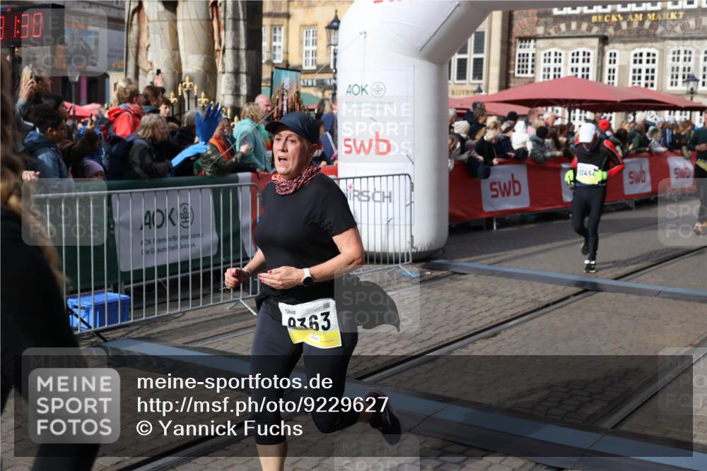 05.10.2025 - 20. swb-Marathon Bremen Yannick Fuchs http://msf.ph/oto/9229627 05.10.2025 11:02:19 Ziel 9363, 9426, 9686, 10301, 10508, 11014, 11340, 11454, 11459, 11646 meine-sportfotos.de