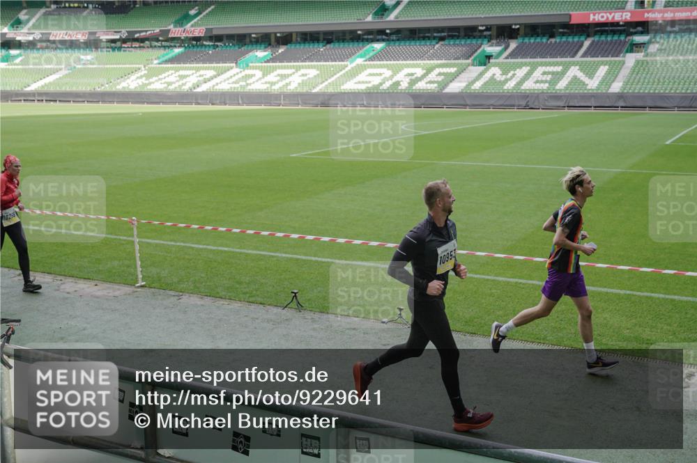 05.10.2025 - 20. swb-Marathon Bremen Michael Burmester http://msf.ph/oto/9229641 05.10.2025 10:28:20 Laufen im Stadion 1138, 7414, 9200, 9206, 9207, 9216, 9222, 9223, 9244, 9293, 9298, 9366, 9377, 9397, 9406, 9413, 9546, 9562, 9665, 9706, 9810, 9955, 10047, 10109, 10177, 10211, 10266, 10268, 10303, 10319, 10350, 10382, 10428, 10509, 10519, 10661, 10667, 10676, 10688, 10789, 10850, 10858, 10875, 10931, 10953, 10973, 11104, 11167, 11189, 11244, 11248, 11268, 11299, 11327, 11330, 11357, 11462, 11498, 11513, 11561, 11579, 11628, 11705, 9339, 9670, 10452, 10637 meine-sportfotos.de