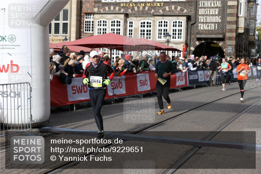 05.10.2025 - 20. swb-Marathon Bremen Yannick Fuchs http://msf.ph/oto/9229651 05.10.2025 11:02:20 Ziel 9363, 9426, 10301, 10508, 11014, 11340, 11454, 11646 meine-sportfotos.de