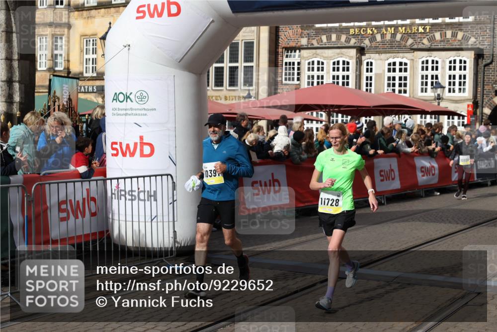 05.10.2025 - 20. swb-Marathon Bremen Yannick Fuchs http://msf.ph/oto/9229652 05.10.2025 10:59:35 Ziel 9635, 9737, 10391, 10809, 11657, 11728 meine-sportfotos.de