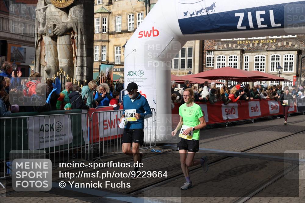 05.10.2025 - 20. swb-Marathon Bremen Yannick Fuchs http://msf.ph/oto/9229664 05.10.2025 10:59:36 Ziel 9635, 9737, 10391, 10809, 11251, 11657, 11728 meine-sportfotos.de