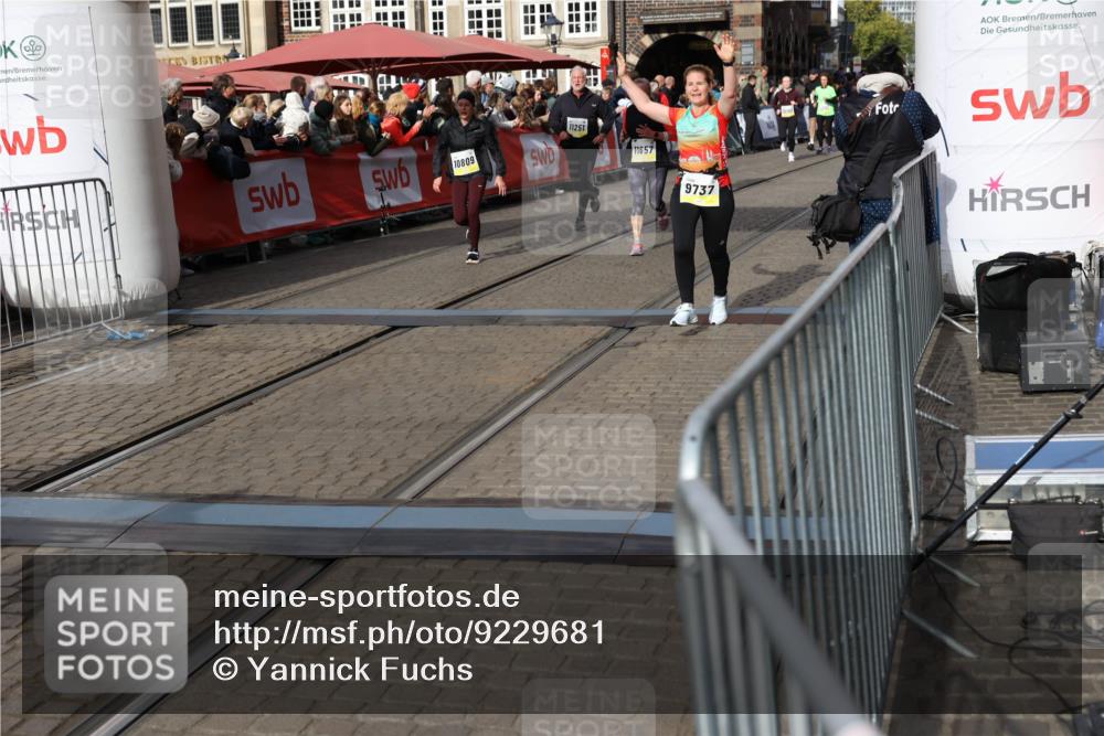 05.10.2025 - 20. swb-Marathon Bremen Yannick Fuchs http://msf.ph/oto/9229681 05.10.2025 10:59:37 Ziel 9737, 10391, 10809, 11251, 11657, 11728 meine-sportfotos.de