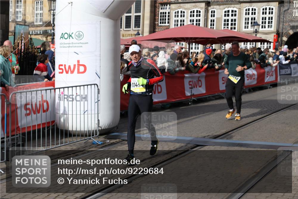 05.10.2025 - 20. swb-Marathon Bremen Yannick Fuchs http://msf.ph/oto/9229684 05.10.2025 11:02:20 Ziel 9363, 9426, 10301, 10508, 11014, 11340, 11454, 11646 meine-sportfotos.de