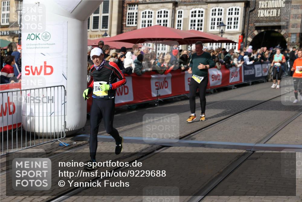 05.10.2025 - 20. swb-Marathon Bremen Yannick Fuchs http://msf.ph/oto/9229688 05.10.2025 11:02:20 Ziel 9363, 9426, 10301, 10508, 11014, 11340, 11454, 11646 meine-sportfotos.de