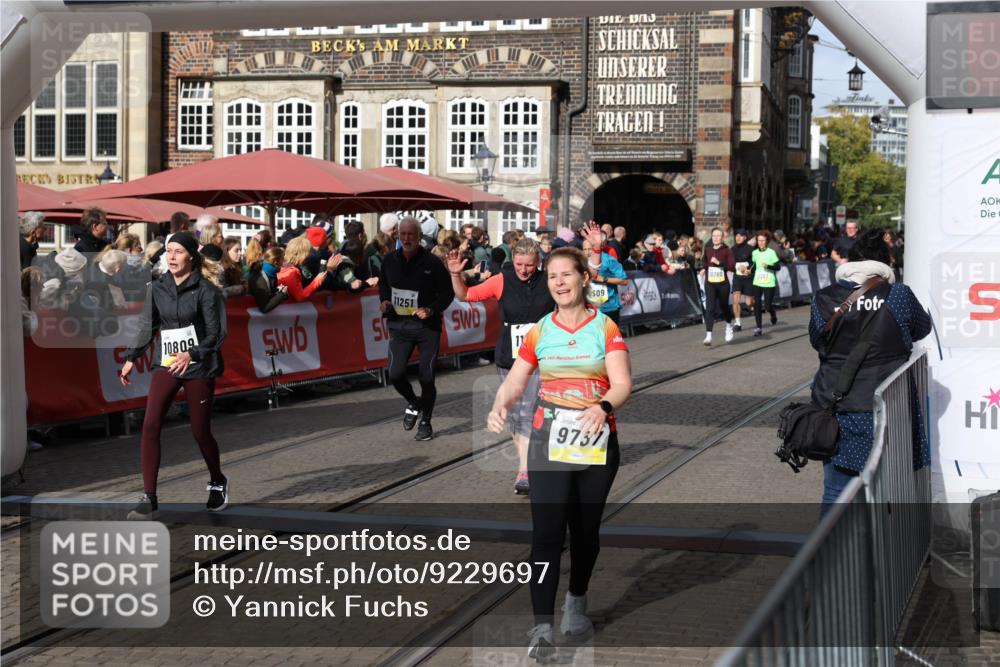 05.10.2025 - 20. swb-Marathon Bremen Yannick Fuchs http://msf.ph/oto/9229697 05.10.2025 10:59:38 Ziel 9609, 9737, 10391, 10809, 11251, 11657, 11728 meine-sportfotos.de