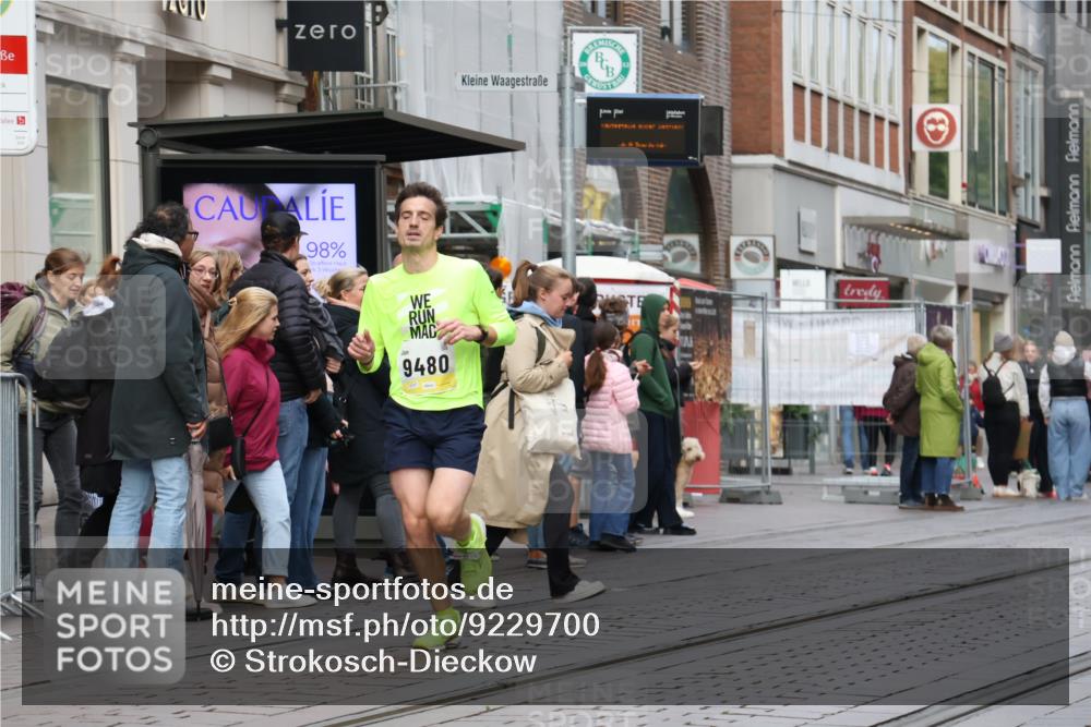 05.10.2025 - 20. swb-Marathon Bremen Strokosch-Dieckow http://msf.ph/oto/9229700 05.10.2025 10:36:52 Ziel 9480, 9565, 10704, 11213, 9480, 9565, 10704, 11213 meine-sportfotos.de