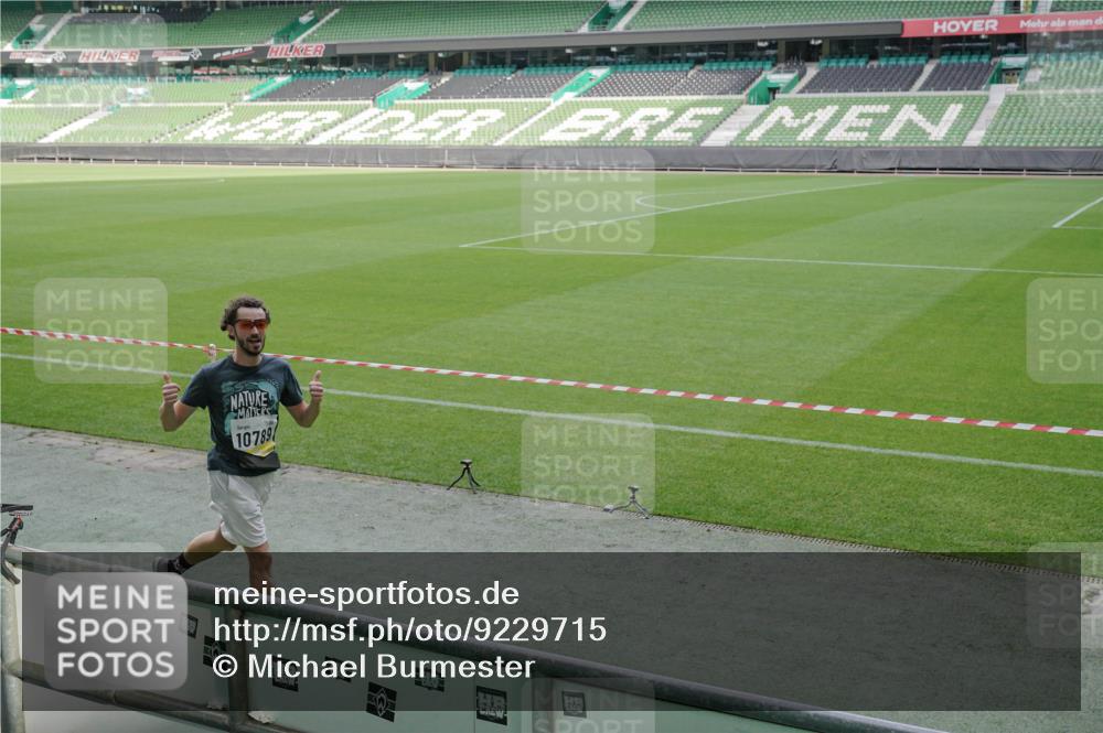 05.10.2025 - 20. swb-Marathon Bremen Michael Burmester http://msf.ph/oto/9229715 05.10.2025 10:28:25 Laufen im Stadion 1138, 7414, 9200, 9206, 9207, 9216, 9222, 9223, 9244, 9293, 9298, 9366, 9377, 9397, 9404, 9406, 9413, 9546, 9562, 9665, 9706, 9810, 9955, 10047, 10109, 10131, 10177, 10211, 10266, 10268, 10303, 10319, 10350, 10382, 10428, 10509, 10519, 10661, 10667, 10688, 10789, 10850, 10858, 10875, 10931, 10953, 10973, 11104, 11189, 11244, 11248, 11268, 11299, 11327, 11330, 11357, 11462, 11498, 11513, 11561, 11579, 11628, 11705, 10452, 10637, 10676, 11167 meine-sportfotos.de