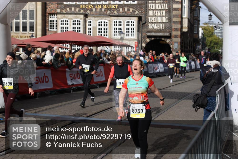 05.10.2025 - 20. swb-Marathon Bremen Yannick Fuchs http://msf.ph/oto/9229719 05.10.2025 10:59:38 Ziel 9609, 9737, 10391, 10809, 11251, 11657, 11728 meine-sportfotos.de
