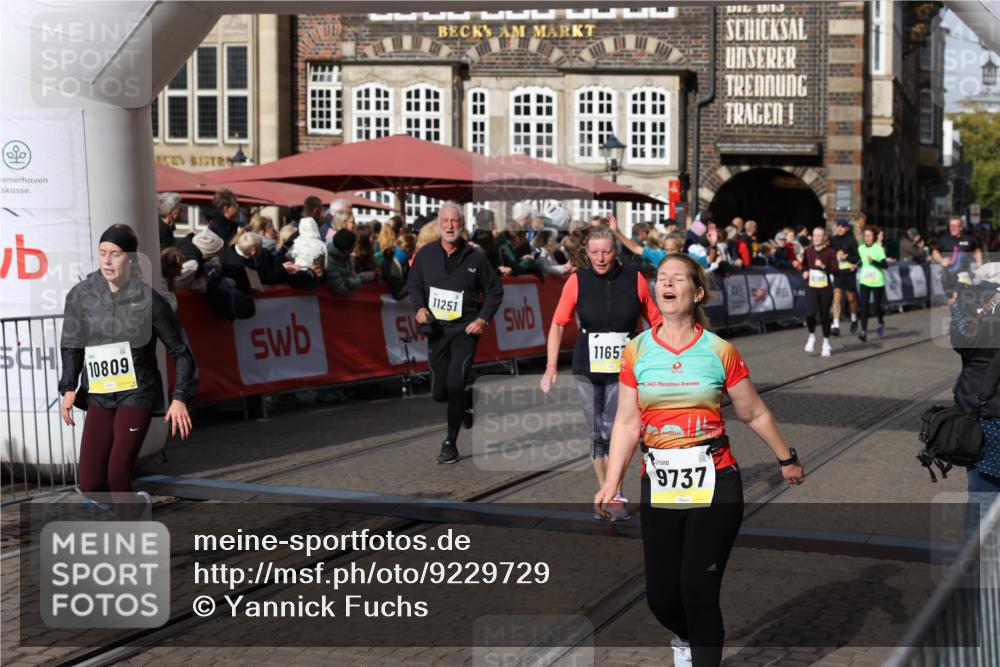 05.10.2025 - 20. swb-Marathon Bremen Yannick Fuchs http://msf.ph/oto/9229729 05.10.2025 10:59:39 Ziel 9609, 9737, 10391, 10809, 11251, 11657, 11728 meine-sportfotos.de