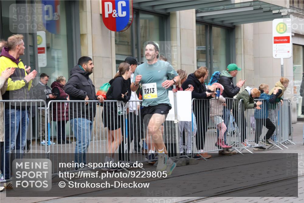 05.10.2025 - 20. swb-Marathon Bremen Strokosch-Dieckow http://msf.ph/oto/9229805 05.10.2025 10:37:05 Ziel 9565, 9586, 10358, 10704, 11021, 11213, 9565, 9586, 10358, 10704, 11021, 11213 meine-sportfotos.de