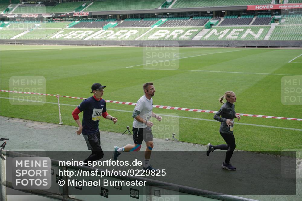 05.10.2025 - 20. swb-Marathon Bremen Michael Burmester http://msf.ph/oto/9229825 05.10.2025 10:28:34 Laufen im Stadion 1138, 7414, 9200, 9206, 9207, 9216, 9222, 9223, 9244, 9293, 9298, 9366, 9377, 9404, 9406, 9413, 9562, 9665, 9706, 9810, 9955, 10047, 10062, 10109, 10131, 10177, 10211, 10266, 10268, 10303, 10319, 10350, 10382, 10428, 10509, 10519, 10667, 10688, 10789, 10850, 10858, 10875, 10888, 10931, 10953, 10973, 11104, 11189, 11244, 11248, 11268, 11327, 11330, 11357, 11498, 11513, 11561, 11573, 11579, 11628, 11705, 9397, 9546, 10452, 10637, 10661, 10676, 11167 meine-sportfotos.de