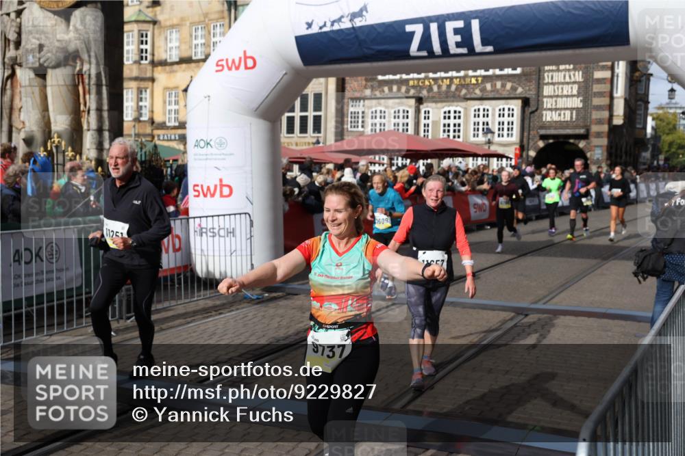 05.10.2025 - 20. swb-Marathon Bremen Yannick Fuchs http://msf.ph/oto/9229827 05.10.2025 10:59:41 Ziel 9609, 9737, 9991, 10209, 10391, 10760, 10809, 11251, 11267, 11456, 11657, 11728 meine-sportfotos.de