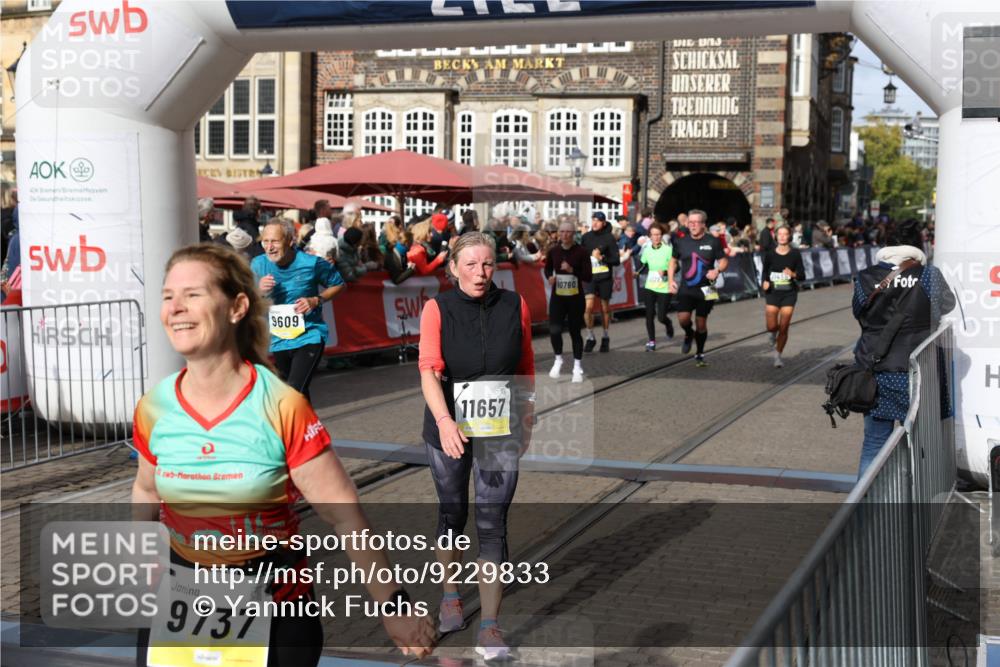 05.10.2025 - 20. swb-Marathon Bremen Yannick Fuchs http://msf.ph/oto/9229833 05.10.2025 10:59:41 Ziel 9609, 9737, 9991, 10209, 10391, 10760, 10809, 11251, 11267, 11456, 11657, 11728 meine-sportfotos.de
