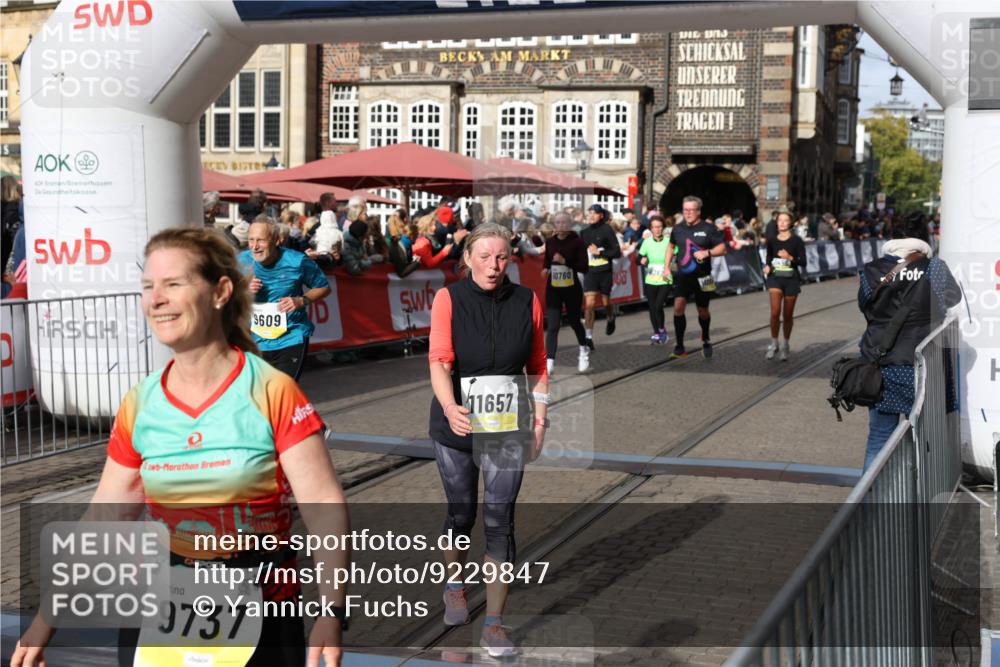 05.10.2025 - 20. swb-Marathon Bremen Yannick Fuchs http://msf.ph/oto/9229847 05.10.2025 10:59:42 Ziel 9609, 9737, 9991, 10209, 10760, 10809, 11251, 11267, 11456, 11657 meine-sportfotos.de