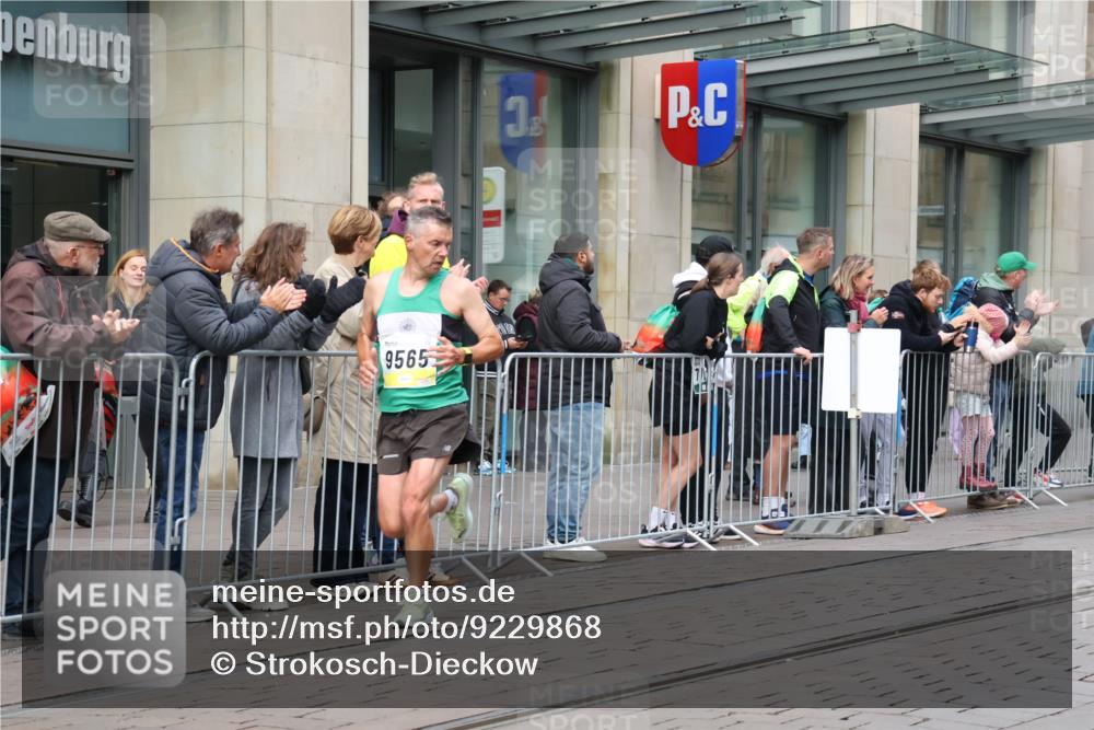05.10.2025 - 20. swb-Marathon Bremen Strokosch-Dieckow http://msf.ph/oto/9229868 05.10.2025 10:37:08 Ziel 9565, 9586, 10358, 10704, 11021, 11213, 9565, 9586, 10358, 10704, 11021, 11213 meine-sportfotos.de