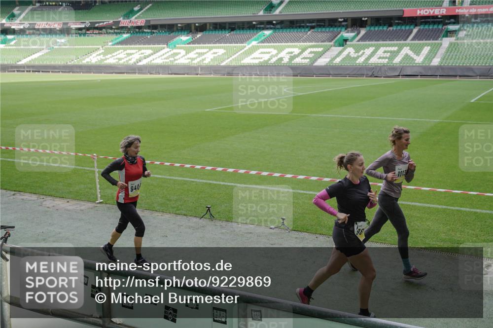 05.10.2025 - 20. swb-Marathon Bremen Michael Burmester http://msf.ph/oto/9229869 05.10.2025 10:28:38 Laufen im Stadion 1138, 7414, 9200, 9206, 9207, 9216, 9222, 9223, 9244, 9293, 9298, 9366, 9377, 9404, 9406, 9413, 9562, 9665, 9706, 9810, 9955, 10047, 10062, 10109, 10131, 10177, 10211, 10266, 10268, 10303, 10319, 10350, 10382, 10428, 10519, 10667, 10688, 10789, 10850, 10875, 10888, 10931, 10953, 10973, 11104, 11244, 11248, 11268, 11292, 11330, 11357, 11498, 11513, 11561, 11573, 11579, 11628, 11637, 11705, 9397, 9546, 10452, 10509, 10661, 10676, 11167 meine-sportfotos.de