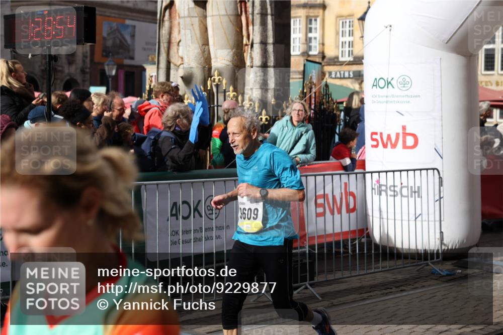 05.10.2025 - 20. swb-Marathon Bremen Yannick Fuchs http://msf.ph/oto/9229877 05.10.2025 10:59:43 Ziel 9609, 9737, 9991, 10209, 10760, 10809, 11251, 11267, 11456, 11657 meine-sportfotos.de