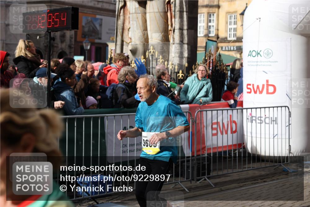 05.10.2025 - 20. swb-Marathon Bremen Yannick Fuchs http://msf.ph/oto/9229897 05.10.2025 10:59:43 Ziel 9609, 9737, 9991, 10209, 10760, 10809, 11251, 11267, 11456, 11657 meine-sportfotos.de