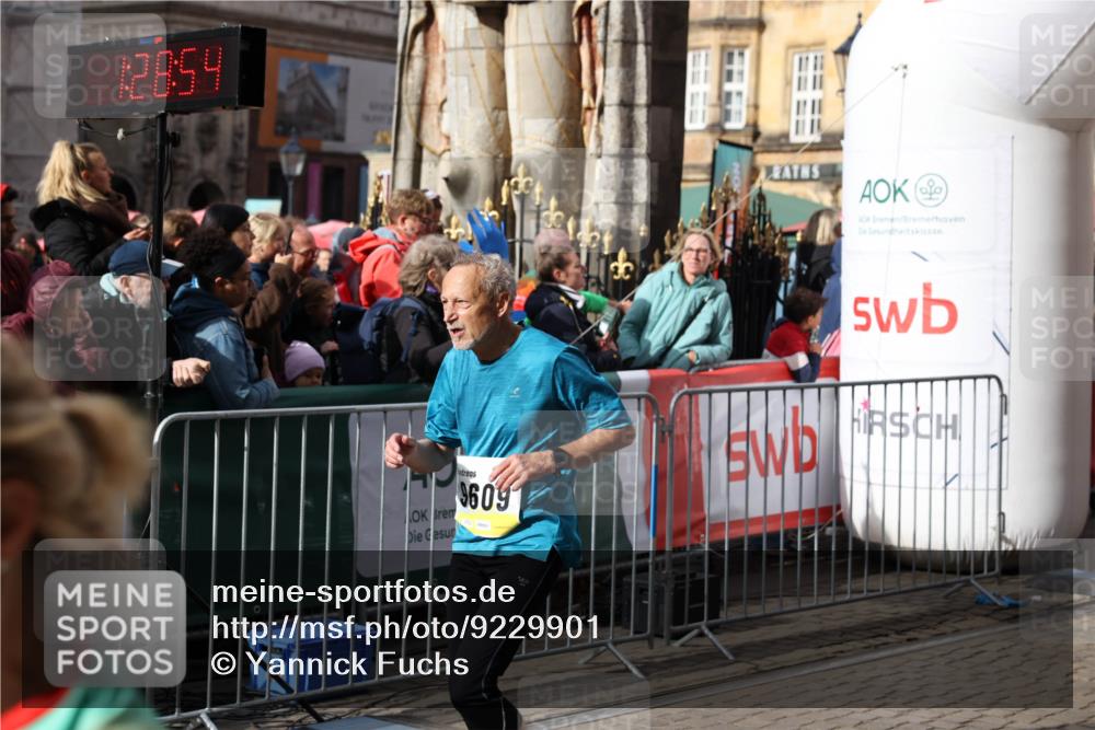 05.10.2025 - 20. swb-Marathon Bremen Yannick Fuchs http://msf.ph/oto/9229901 05.10.2025 10:59:43 Ziel 9609, 9737, 9991, 10209, 10760, 10809, 11251, 11267, 11456, 11657 meine-sportfotos.de