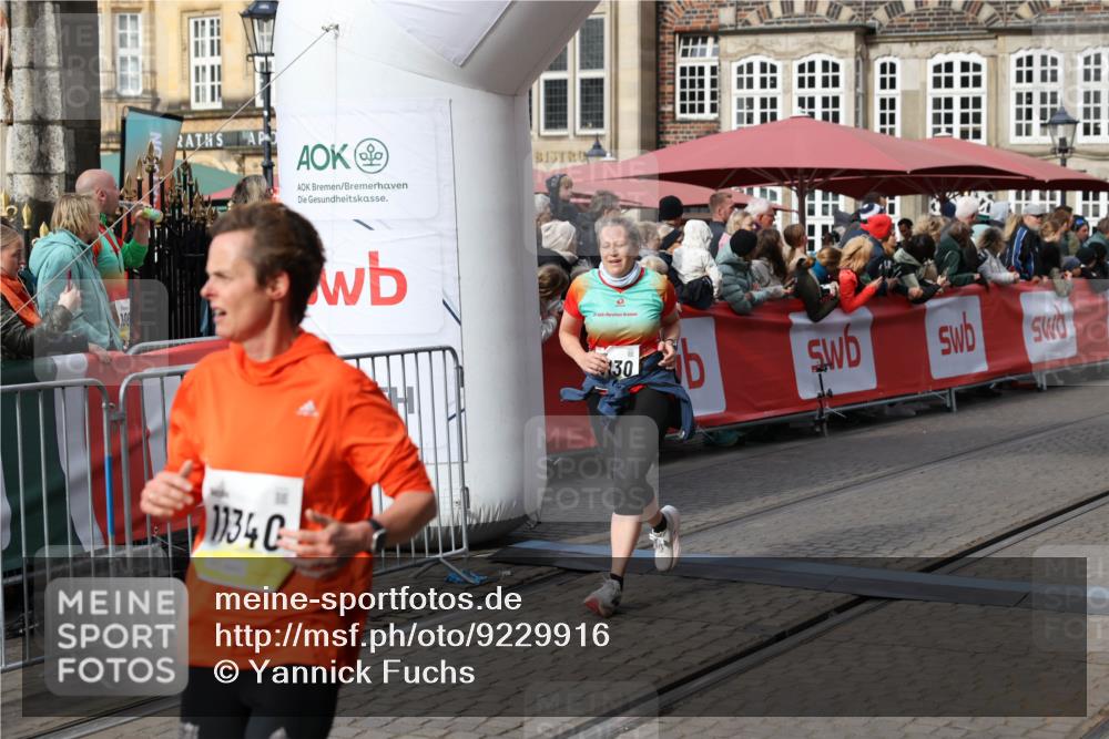 05.10.2025 - 20. swb-Marathon Bremen Yannick Fuchs http://msf.ph/oto/9229916 05.10.2025 11:02:25 Ziel 9748, 10130, 10821, 10829, 11340, 11386, 11454, 11646 meine-sportfotos.de