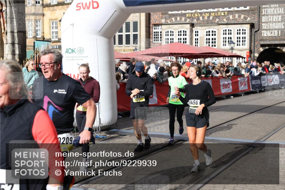 05.10.2025 - 20. swb-Marathon Bremen Yannick Fuchs http://msf.ph/oto/9229939 05.10.2025 10:59:45 Ziel 9609, 9991, 10209, 10760, 11251, 11267, 11456, 11657 meine-sportfotos.de