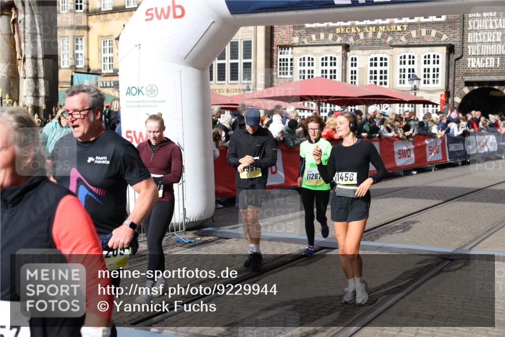 05.10.2025 - 20. swb-Marathon Bremen Yannick Fuchs http://msf.ph/oto/9229944 05.10.2025 10:59:45 Ziel 9609, 9991, 10209, 10760, 11251, 11267, 11456, 11657 meine-sportfotos.de