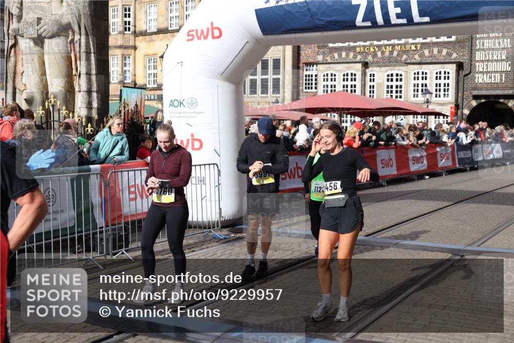 05.10.2025 - 20. swb-Marathon Bremen Yannick Fuchs http://msf.ph/oto/9229957 05.10.2025 10:59:45 Ziel 9609, 9991, 10209, 10760, 11251, 11267, 11456, 11657 meine-sportfotos.de