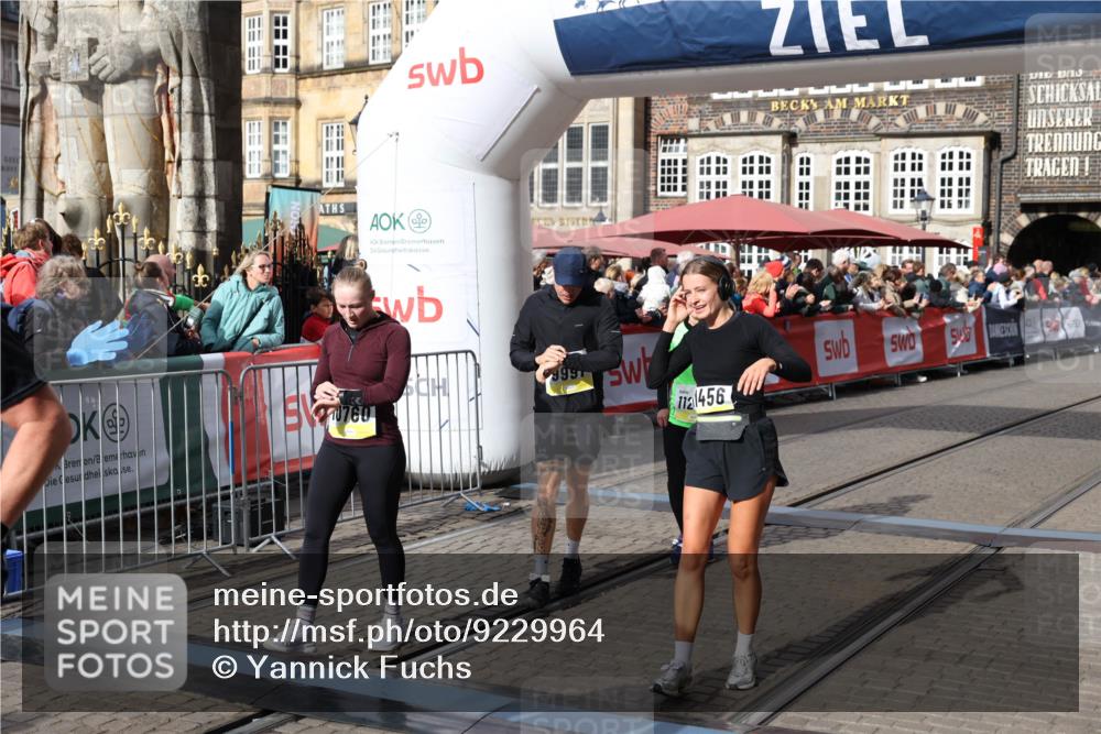 05.10.2025 - 20. swb-Marathon Bremen Yannick Fuchs http://msf.ph/oto/9229964 05.10.2025 10:59:45 Ziel 9609, 9991, 10209, 10760, 11251, 11267, 11456, 11657 meine-sportfotos.de