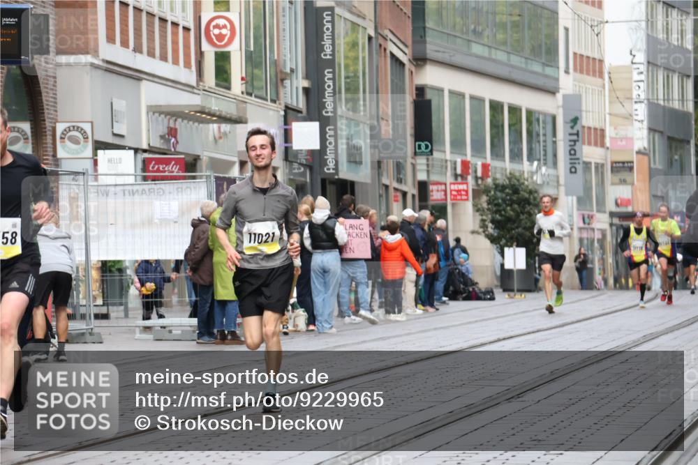05.10.2025 - 20. swb-Marathon Bremen Strokosch-Dieckow http://msf.ph/oto/9229965 05.10.2025 10:37:14 Ziel 9586, 10347, 10358, 10501, 11021, 11176, 9586, 10347, 10358, 10501, 11021, 11176 meine-sportfotos.de