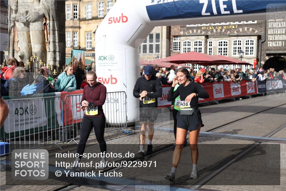 05.10.2025 - 20. swb-Marathon Bremen Yannick Fuchs http://msf.ph/oto/9229971 05.10.2025 10:59:46 Ziel 9609, 9991, 10209, 10420, 10760, 11251, 11267, 11456 meine-sportfotos.de