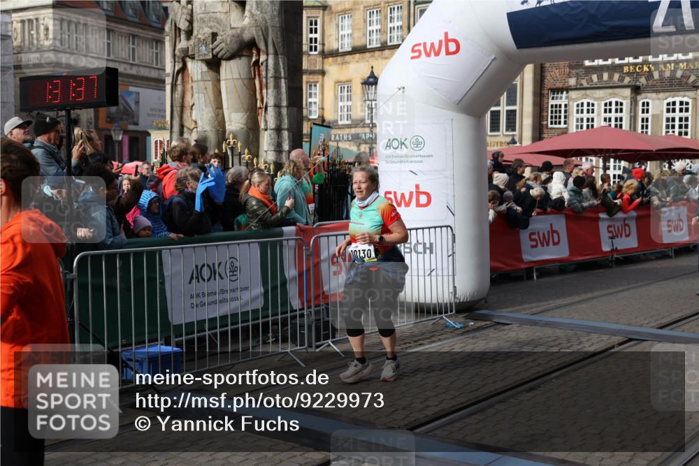 05.10.2025 - 20. swb-Marathon Bremen Yannick Fuchs http://msf.ph/oto/9229973 05.10.2025 11:02:26 Ziel 9748, 10130, 10194, 10821, 10829, 11340, 11386, 11454, 11646 meine-sportfotos.de