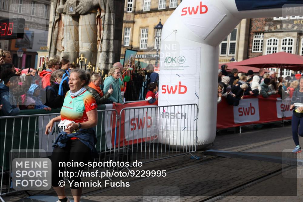 05.10.2025 - 20. swb-Marathon Bremen Yannick Fuchs http://msf.ph/oto/9229995 05.10.2025 11:02:27 Ziel 9748, 10093, 10130, 10194, 10821, 10829, 10982, 10983, 11340, 11386, 11646 meine-sportfotos.de