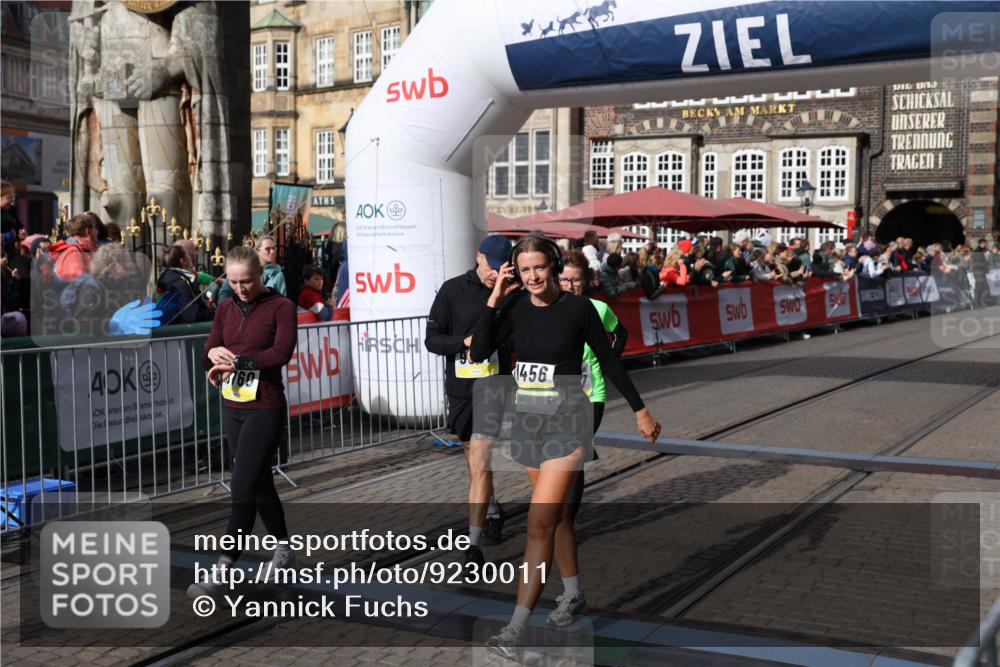 05.10.2025 - 20. swb-Marathon Bremen Yannick Fuchs http://msf.ph/oto/9230011 05.10.2025 10:59:46 Ziel 9609, 9991, 10209, 10420, 10760, 11251, 11267, 11456 meine-sportfotos.de