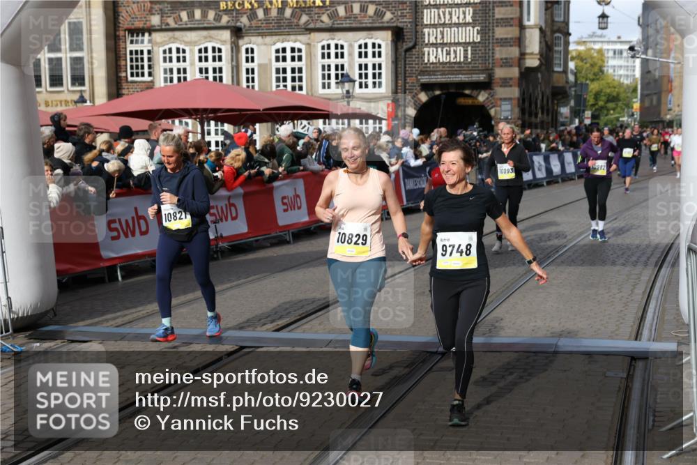 05.10.2025 - 20. swb-Marathon Bremen Yannick Fuchs http://msf.ph/oto/9230027 05.10.2025 11:02:27 Ziel 9748, 10093, 10130, 10194, 10821, 10829, 10982, 10983, 11340, 11386, 11646 meine-sportfotos.de