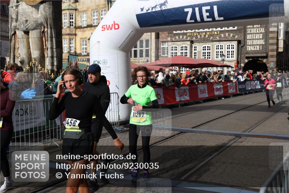 05.10.2025 - 20. swb-Marathon Bremen Yannick Fuchs http://msf.ph/oto/9230035 05.10.2025 10:59:47 Ziel 9609, 9991, 10209, 10420, 10760, 11267, 11456, 11720 meine-sportfotos.de