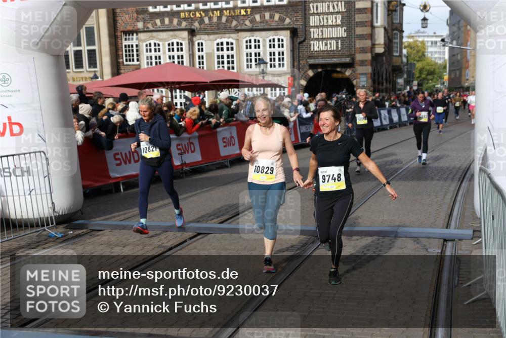 05.10.2025 - 20. swb-Marathon Bremen Yannick Fuchs http://msf.ph/oto/9230037 05.10.2025 11:02:28 Ziel 9748, 10093, 10130, 10194, 10821, 10829, 10982, 10983, 11340, 11386, 11646 meine-sportfotos.de