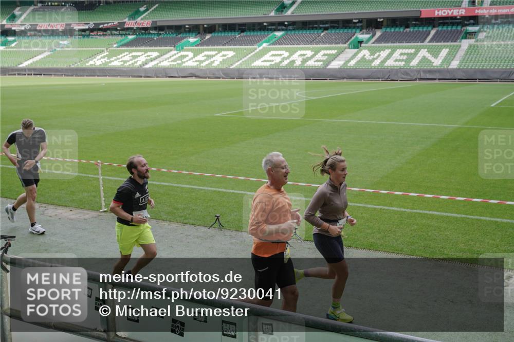 05.10.2025 - 20. swb-Marathon Bremen Michael Burmester http://msf.ph/oto/9230041 05.10.2025 10:29:06 Laufen im Stadion 8787, 9218, 9298, 9404, 9428, 9478, 9555, 9556, 9562, 9626, 9627, 9641, 9693, 9696, 9706, 9729, 9810, 9924, 9929, 9958, 9969, 9986, 10062, 10073, 10089, 10109, 10131, 10381, 10519, 10601, 10685, 10715, 10723, 10733, 10789, 10799, 10875, 10888, 10929, 10931, 10973, 11005, 11057, 11119, 11187, 11248, 11288, 11292, 11330, 11357, 11561, 11573, 11637, 9200, 9206, 9207, 9216, 9222, 9223, 9244, 9293, 9366, 9377, 9406, 9665, 9955, 10047, 10211, 10266, 10268, 10303 meine-sportfotos.de