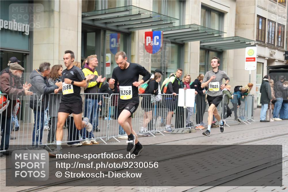 05.10.2025 - 20. swb-Marathon Bremen Strokosch-Dieckow http://msf.ph/oto/9230056 05.10.2025 10:37:17 Ziel 9586, 10347, 10358, 10501, 10775, 11021, 11176, 9586, 10347, 10358, 10501, 10775, 11021, 11176 meine-sportfotos.de