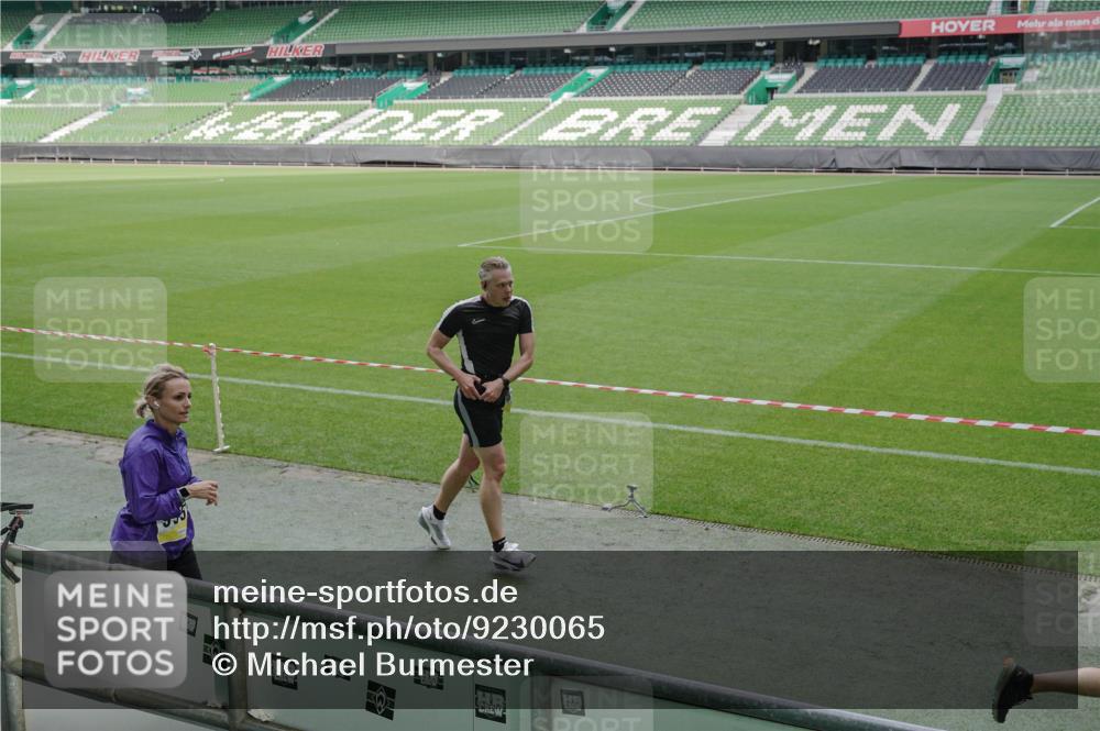 05.10.2025 - 20. swb-Marathon Bremen Michael Burmester http://msf.ph/oto/9230065 05.10.2025 10:29:07 Laufen im Stadion 8787, 9218, 9298, 9404, 9428, 9478, 9555, 9556, 9562, 9626, 9627, 9641, 9674, 9693, 9696, 9706, 9729, 9810, 9924, 9929, 9958, 9969, 9986, 10062, 10073, 10089, 10109, 10131, 10381, 10519, 10601, 10685, 10715, 10723, 10733, 10789, 10799, 10875, 10888, 10929, 10931, 10951, 10973, 11005, 11057, 11119, 11187, 11248, 11288, 11292, 11330, 11357, 11561, 11573, 11637, 9200, 9206, 9207, 9216, 9222, 9223, 9293, 9366, 9377, 9406, 9665, 9955, 10047, 10211, 10266, 10268, 10303 meine-sportfotos.de