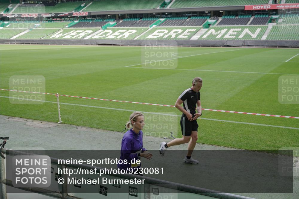 05.10.2025 - 20. swb-Marathon Bremen Michael Burmester http://msf.ph/oto/9230081 05.10.2025 10:29:08 Laufen im Stadion 8787, 9218, 9298, 9404, 9428, 9478, 9555, 9556, 9562, 9626, 9627, 9641, 9674, 9693, 9696, 9706, 9729, 9810, 9924, 9929, 9958, 9969, 9986, 10062, 10073, 10089, 10109, 10131, 10381, 10519, 10601, 10685, 10715, 10723, 10733, 10799, 10875, 10888, 10929, 10931, 10951, 10973, 11005, 11057, 11119, 11187, 11248, 11288, 11292, 11330, 11357, 11561, 11573, 11637, 9200, 9206, 9207, 9216, 9222, 9223, 9293, 9366, 9377, 9406, 9665, 9955, 10047, 10211, 10266, 10268, 10303 meine-sportfotos.de