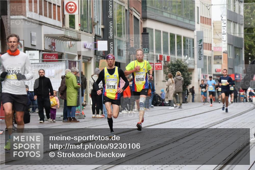 05.10.2025 - 20. swb-Marathon Bremen Strokosch-Dieckow http://msf.ph/oto/9230106 05.10.2025 10:37:25 Ziel 10347, 10501, 10775, 11176, 11465, 10347, 10501, 10775, 11176, 11465 meine-sportfotos.de