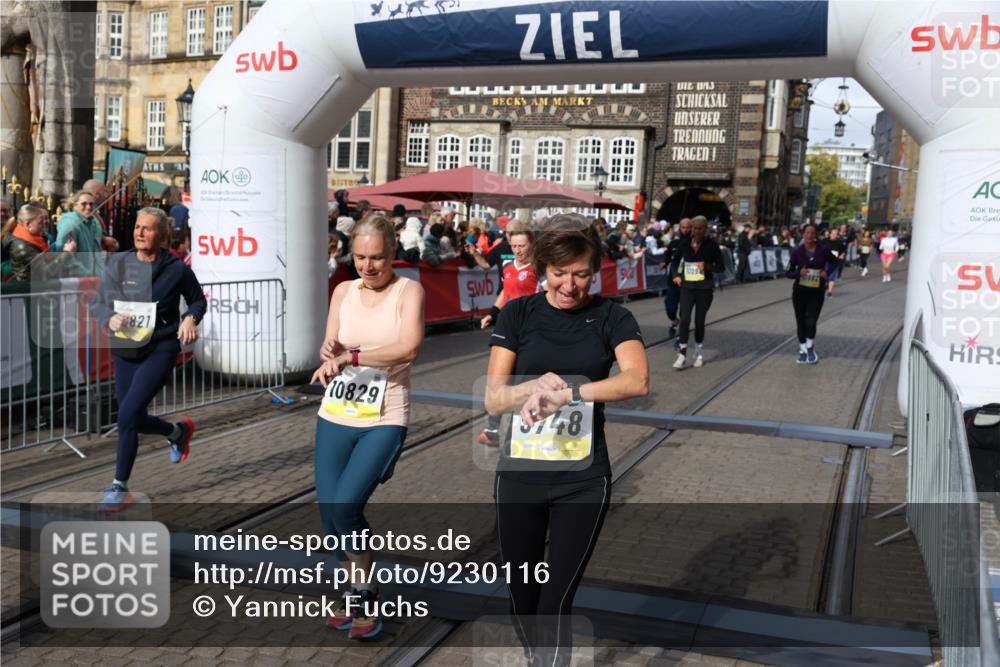 05.10.2025 - 20. swb-Marathon Bremen Yannick Fuchs http://msf.ph/oto/9230116 05.10.2025 11:02:29 Ziel 9748, 10093, 10130, 10194, 10821, 10829, 10982, 10983, 11340, 11386 meine-sportfotos.de