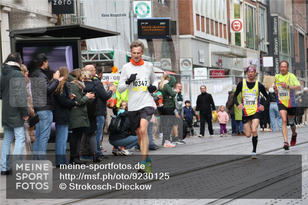 05.10.2025 - 20. swb-Marathon Bremen Strokosch-Dieckow http://msf.ph/oto/9230125 05.10.2025 10:37:26 Ziel 10347, 10501, 10775, 11176, 11465, 10347, 10501, 10775, 11176, 11465 meine-sportfotos.de