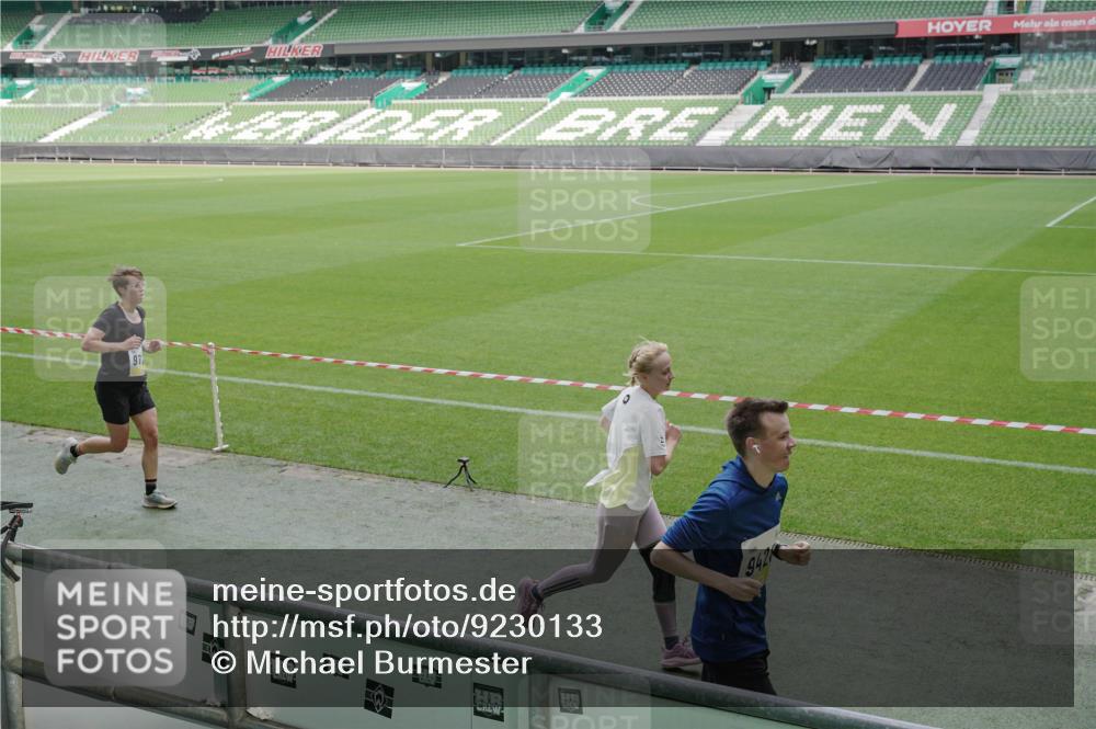 05.10.2025 - 20. swb-Marathon Bremen Michael Burmester http://msf.ph/oto/9230133 05.10.2025 10:29:12 Laufen im Stadion 8787, 9218, 9404, 9428, 9478, 9555, 9556, 9562, 9626, 9627, 9641, 9674, 9693, 9696, 9729, 9810, 9924, 9929, 9958, 9969, 9986, 10062, 10073, 10089, 10109, 10131, 10381, 10400, 10519, 10601, 10685, 10715, 10723, 10733, 10799, 10875, 10888, 10929, 10951, 10973, 11005, 11022, 11057, 11119, 11187, 11248, 11288, 11292, 11330, 11357, 11561, 11573, 11637, 9200, 9207, 9216, 9222, 9223, 9293, 9298, 9366, 9377, 9406, 9665, 9706, 9955, 10047, 10266, 10268, 10303, 10931 meine-sportfotos.de