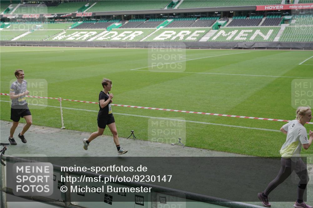 05.10.2025 - 20. swb-Marathon Bremen Michael Burmester http://msf.ph/oto/9230147 05.10.2025 10:29:12 Laufen im Stadion 8787, 9218, 9404, 9428, 9478, 9555, 9556, 9562, 9626, 9627, 9641, 9674, 9693, 9696, 9729, 9810, 9924, 9929, 9958, 9969, 9986, 10062, 10073, 10089, 10109, 10131, 10381, 10400, 10519, 10601, 10685, 10715, 10723, 10733, 10799, 10875, 10888, 10929, 10951, 10973, 11005, 11022, 11057, 11119, 11187, 11248, 11288, 11292, 11330, 11357, 11561, 11573, 11637, 9200, 9207, 9216, 9222, 9223, 9293, 9298, 9366, 9377, 9406, 9665, 9706, 9955, 10047, 10266, 10268, 10303, 10931 meine-sportfotos.de