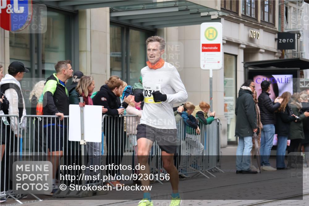 05.10.2025 - 20. swb-Marathon Bremen Strokosch-Dieckow http://msf.ph/oto/9230156 05.10.2025 10:37:28 Ziel 9755, 10347, 10501, 10775, 11176, 11465, 9755, 10347, 10501, 10775, 11176, 11465 meine-sportfotos.de