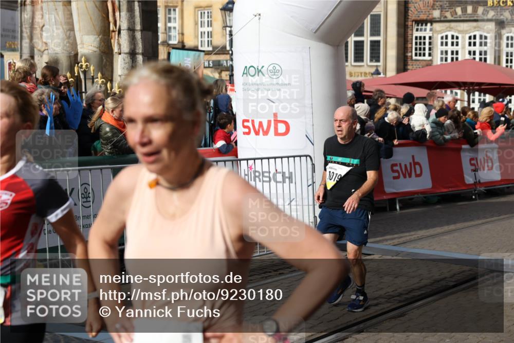 05.10.2025 - 20. swb-Marathon Bremen Yannick Fuchs http://msf.ph/oto/9230180 05.10.2025 11:02:31 Ziel 9748, 10093, 10130, 10194, 10821, 10829, 10982, 10983, 11386 meine-sportfotos.de