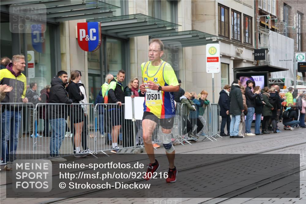 05.10.2025 - 20. swb-Marathon Bremen Strokosch-Dieckow http://msf.ph/oto/9230216 05.10.2025 10:37:31 Ziel 9755, 10347, 10501, 10775, 11176, 11328, 11465, 9755, 10347, 10501, 10775, 11176, 11328, 11465 meine-sportfotos.de