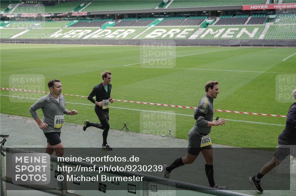 05.10.2025 - 20. swb-Marathon Bremen Michael Burmester http://msf.ph/oto/9230239 05.10.2025 10:29:18 Laufen im Stadion 8787, 9218, 9385, 9404, 9428, 9437, 9478, 9555, 9556, 9626, 9627, 9630, 9641, 9674, 9689, 9693, 9696, 9729, 9761, 9810, 9889, 9924, 9929, 9958, 9969, 9986, 10062, 10073, 10089, 10131, 10381, 10400, 10601, 10685, 10715, 10723, 10733, 10799, 10868, 10877, 10888, 10929, 10951, 10968, 11005, 11022, 11057, 11119, 11187, 11208, 11288, 11292, 11573, 11637, 9216, 9298, 9366, 9377, 9406, 9562, 9665, 9706, 9955, 10047, 10109, 10266, 10268, 10303, 10519, 10875, 10931 meine-sportfotos.de